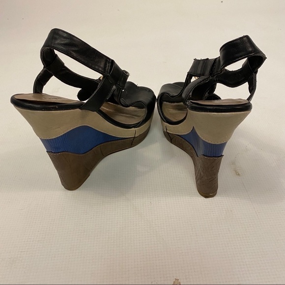 QUPID Black Platform Wedge Open Toe Sandals - Picture 4 of 5